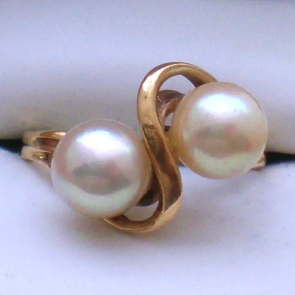 Vintage Solid 14K Yellow Gold Genuine White Cultured Sea Pearl Bypass Ring